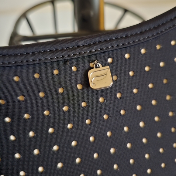 Touch Down - Picture 4 of 8